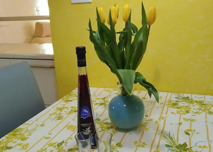 Апартаменти Azure View